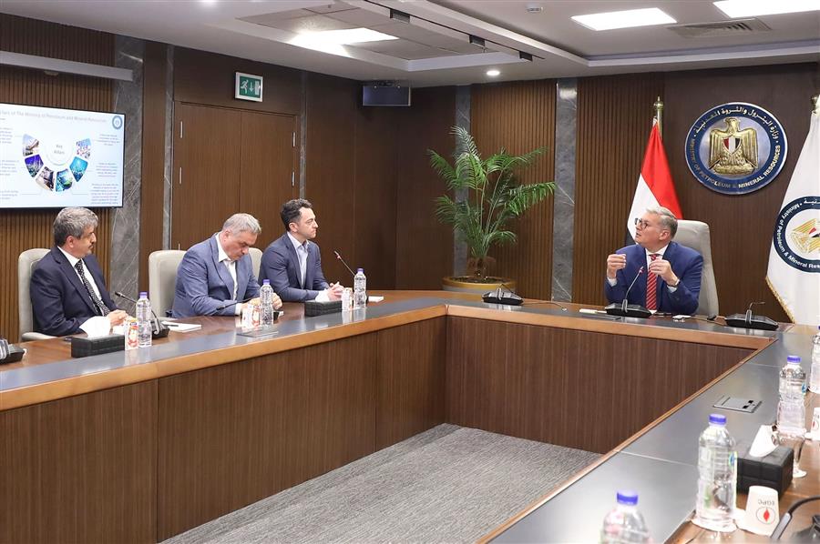 بدوي يبحث مع رئيس Sun Africa الأمريكية التعاون المشترك في أنشطة البترول والتعدين